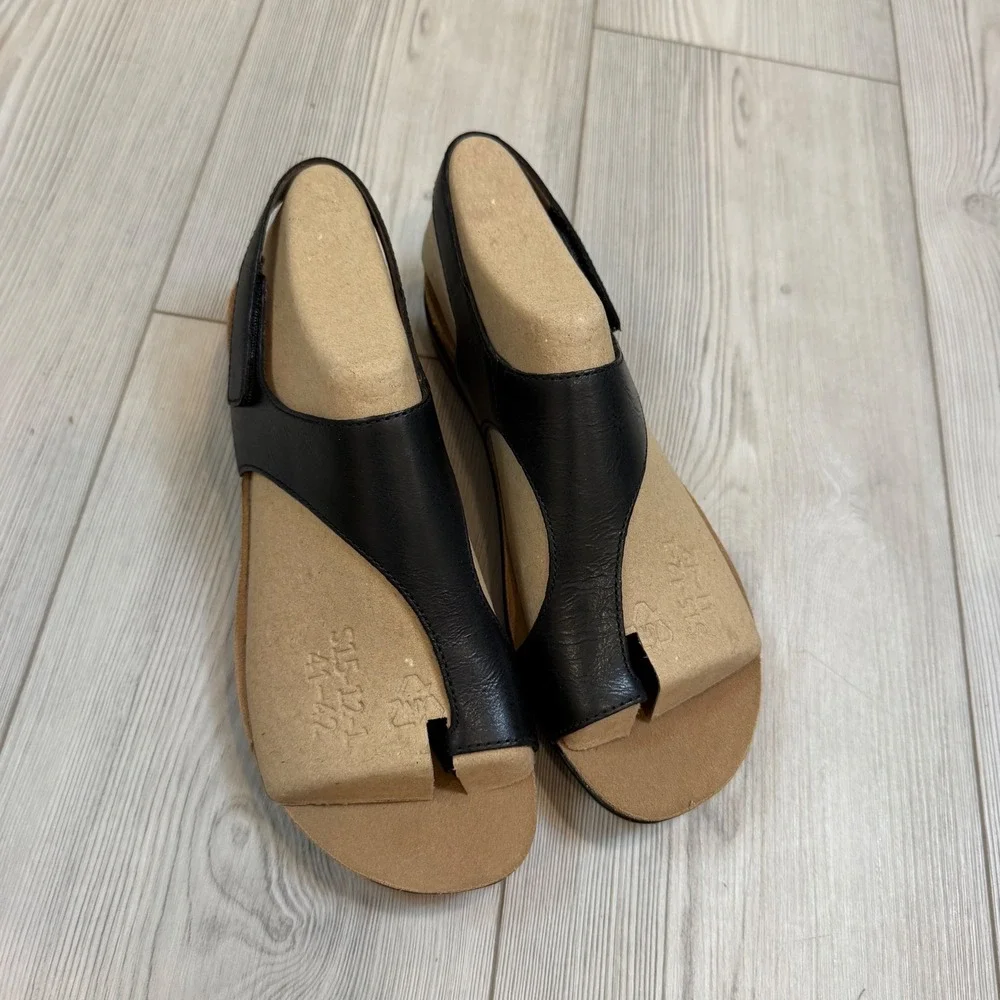 NEW Dansko Reece Black Waxy Burnished Leather Toe Loop Sandal Womens US 10 41